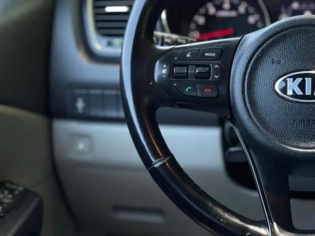 2017 Kia Sedona LX