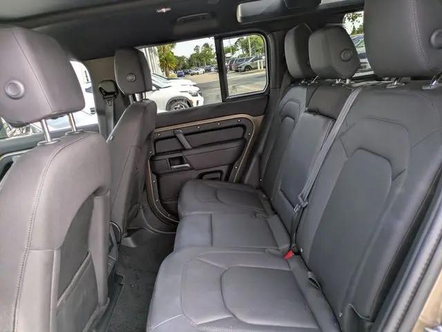 2025 Land Rover Defender 110 P300