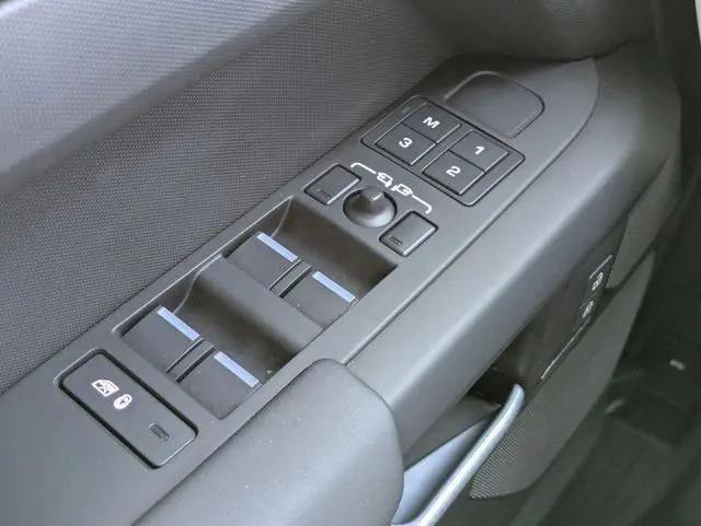 2025 Land Rover Defender 110 P300