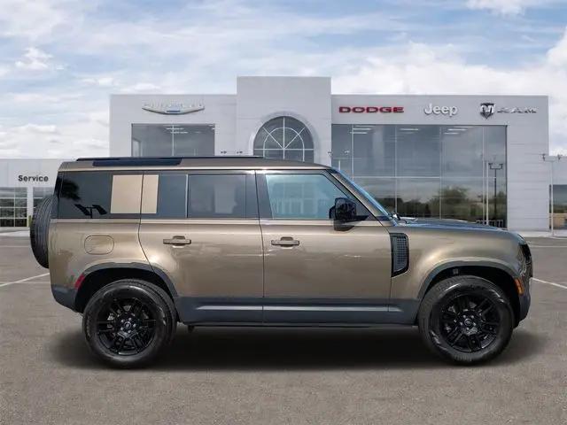 2025 Land Rover Defender 110 P300