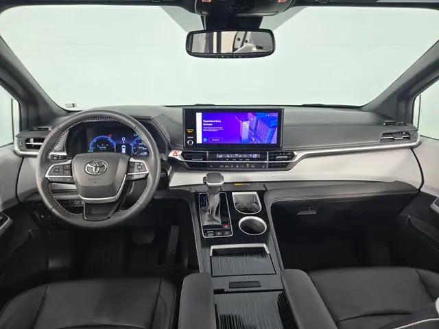 2025 Toyota Sienna XSE