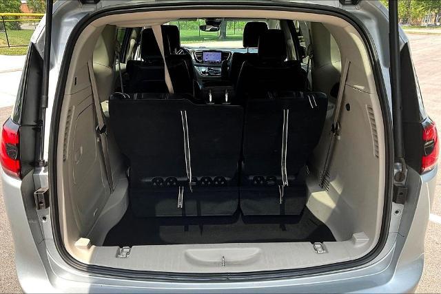 2023 Chrysler Pacifica Hybrid Touring L