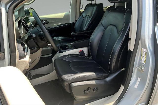 2023 Chrysler Pacifica Hybrid Touring L