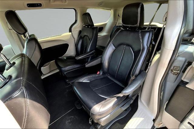 2023 Chrysler Pacifica Hybrid Touring L