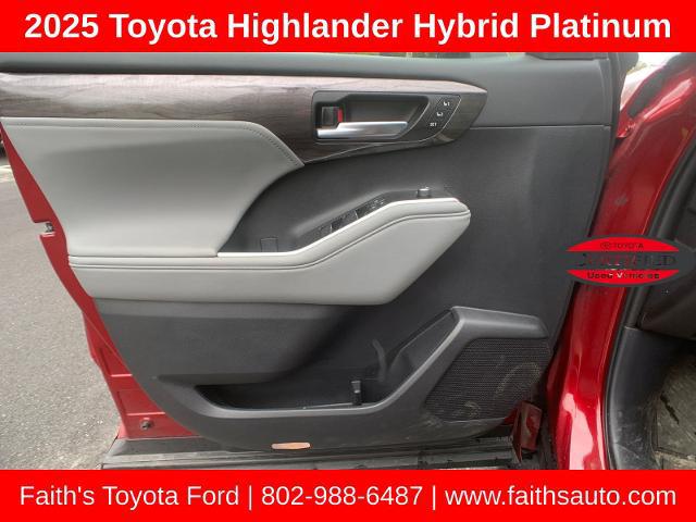 2025 Toyota Highlander Hybrid Platinum