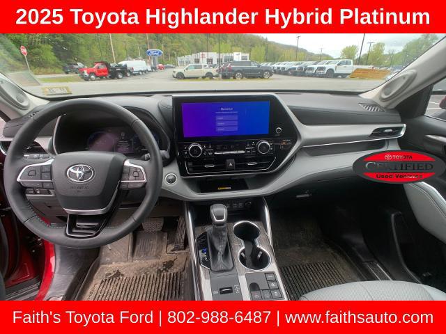 2025 Toyota Highlander Hybrid Platinum