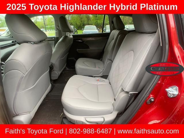 2025 Toyota Highlander Hybrid Platinum