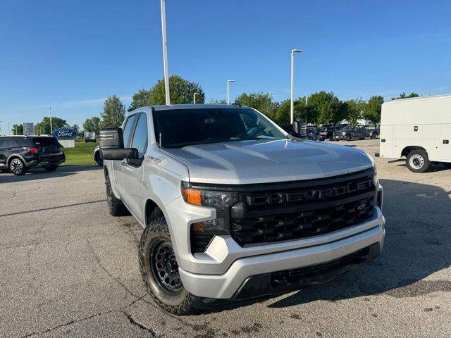 2022 Chevrolet Silverado 1500 4WD Crew Cab Short Bed Custom
