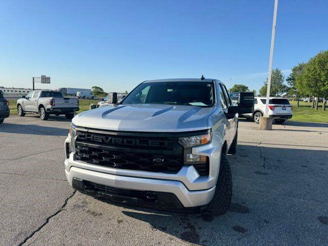 2022 Chevrolet Silverado 1500 4WD Crew Cab Short Bed Custom