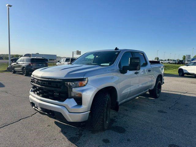 2022 Chevrolet Silverado 1500 4WD Crew Cab Short Bed Custom
