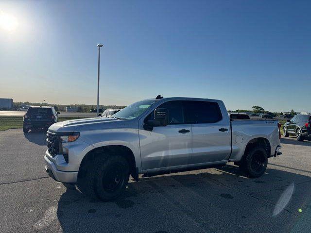 2022 Chevrolet Silverado 1500 4WD Crew Cab Short Bed Custom