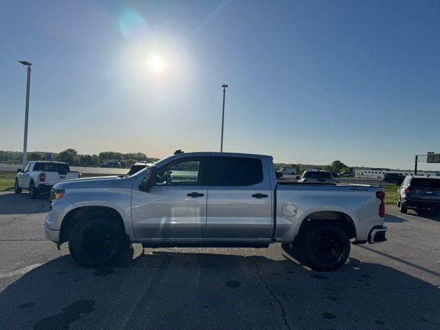 2022 Chevrolet Silverado 1500 4WD Crew Cab Short Bed Custom