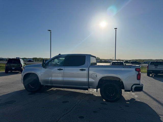 2022 Chevrolet Silverado 1500 4WD Crew Cab Short Bed Custom