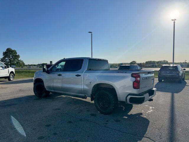 2022 Chevrolet Silverado 1500 4WD Crew Cab Short Bed Custom