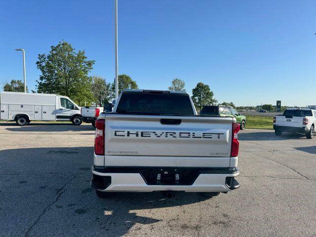 2022 Chevrolet Silverado 1500 4WD Crew Cab Short Bed Custom