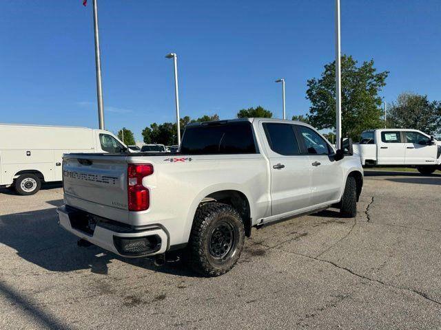 2022 Chevrolet Silverado 1500 4WD Crew Cab Short Bed Custom