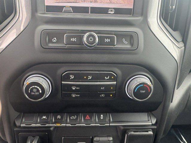 2022 Chevrolet Silverado 1500 4WD Crew Cab Short Bed Custom