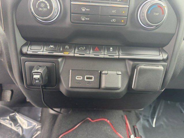 2022 Chevrolet Silverado 1500 4WD Crew Cab Short Bed Custom