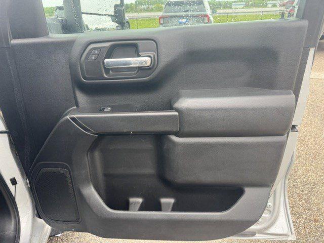 2022 Chevrolet Silverado 1500 4WD Crew Cab Short Bed Custom