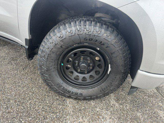 2022 Chevrolet Silverado 1500 4WD Crew Cab Short Bed Custom