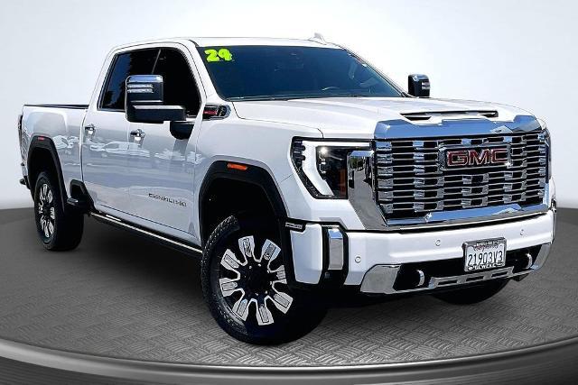 2024 GMC Sierra 2500HD 4WD Crew Cab Standard Bed Denali