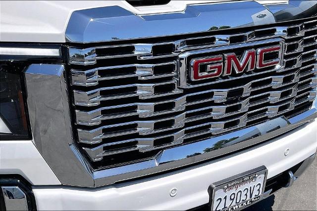2024 GMC Sierra 2500HD 4WD Crew Cab Standard Bed Denali
