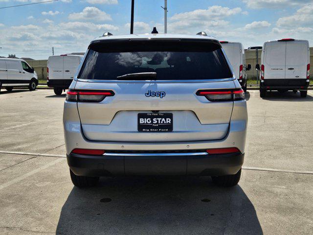 2022 Jeep Grand Cherokee L Laredo 4x4