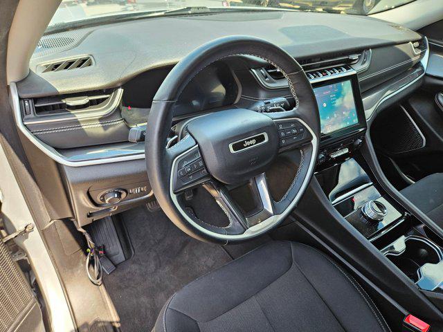 2022 Jeep Grand Cherokee L Laredo 4x4