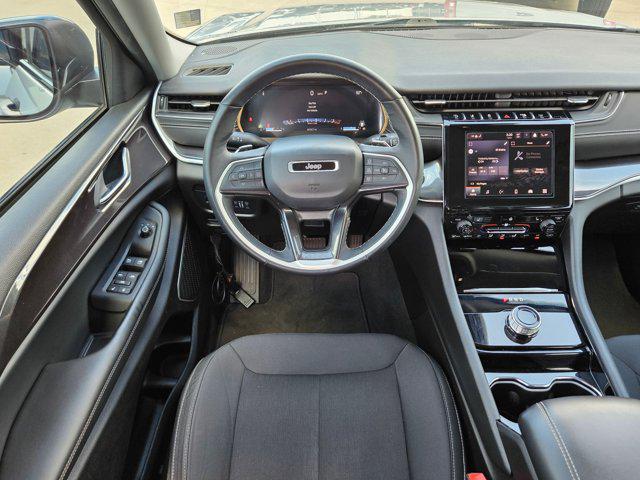 2022 Jeep Grand Cherokee L Laredo 4x4