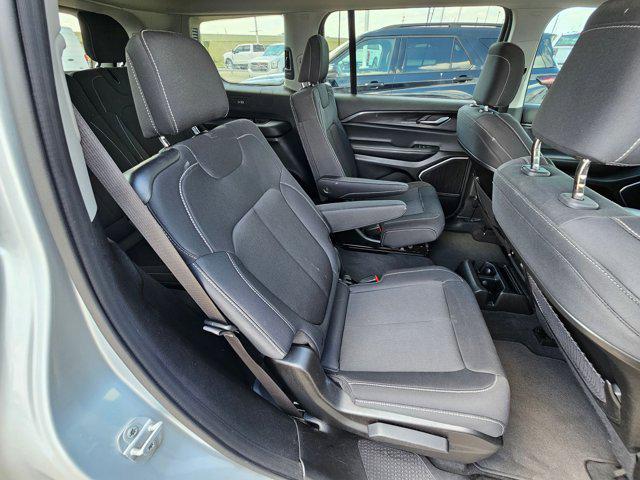 2022 Jeep Grand Cherokee L Laredo 4x4