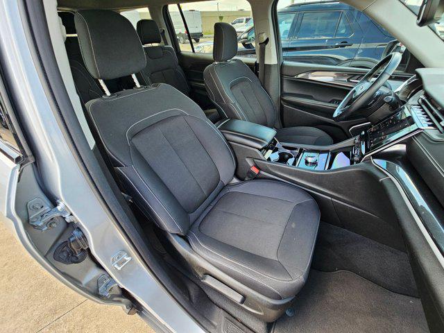 2022 Jeep Grand Cherokee L Laredo 4x4
