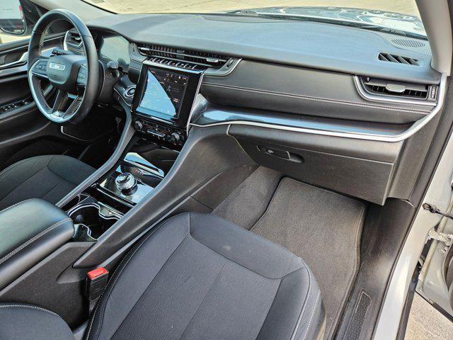 2022 Jeep Grand Cherokee L Laredo 4x4