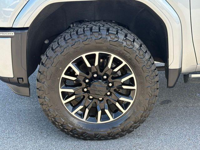 2024 GMC Sierra 2500HD 4WD Crew Cab Standard Bed Denali