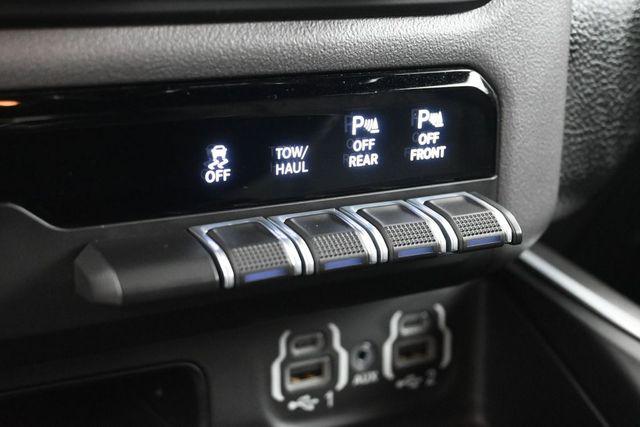 2022 Ram 1500 Big Horn Crew Cab 4x4 5'7" Box