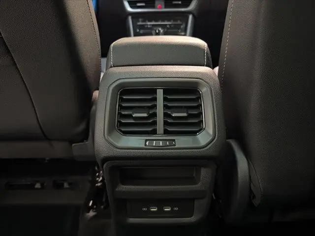 2026 Volkswagen Taos SEL