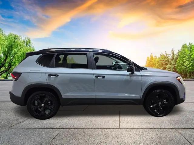 2026 Volkswagen Taos SE Black