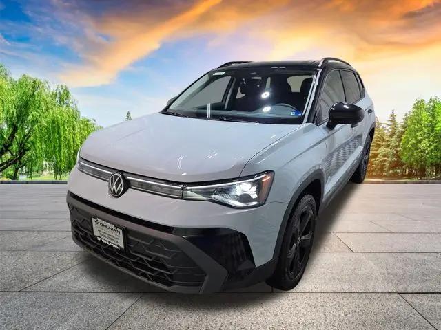 2026 Volkswagen Taos SE Black