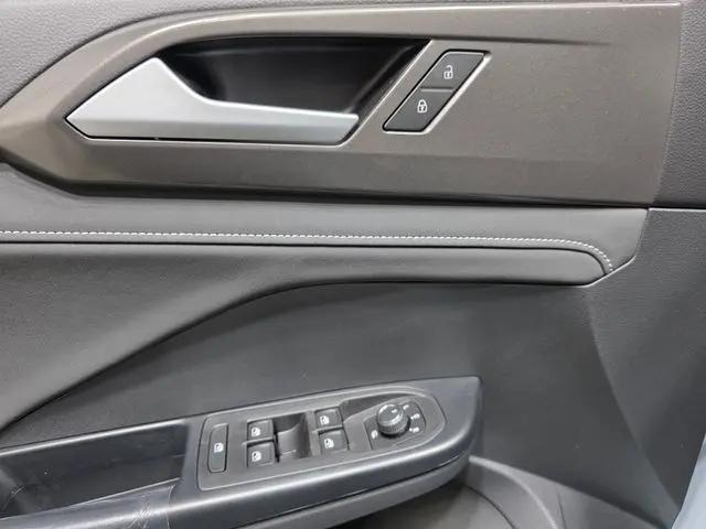 2026 Volkswagen Taos SE Black