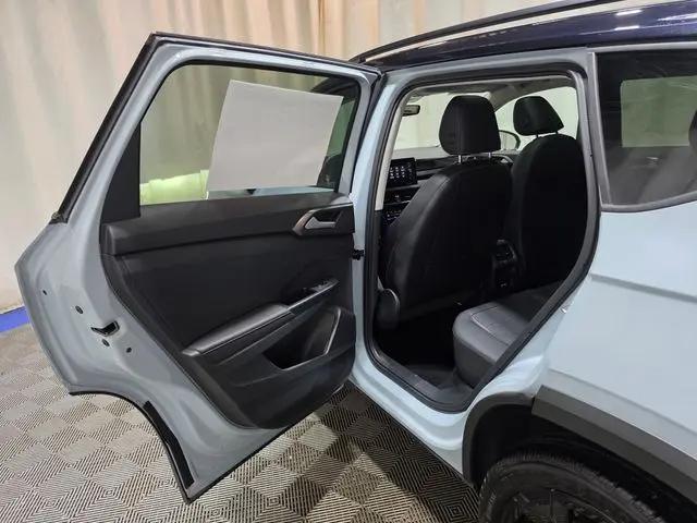 2026 Volkswagen Taos SE Black