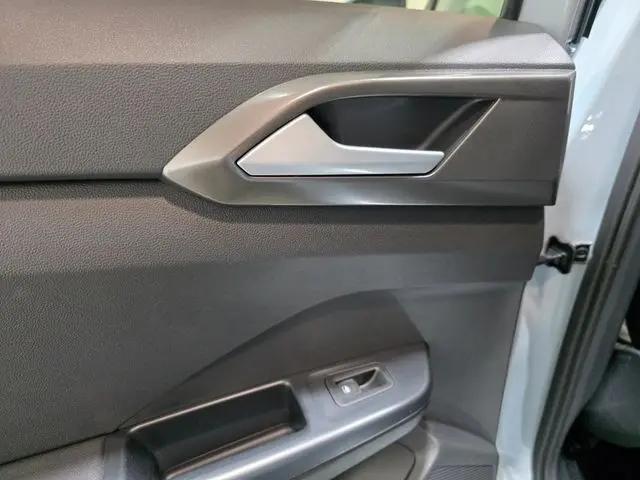 2026 Volkswagen Taos SE Black