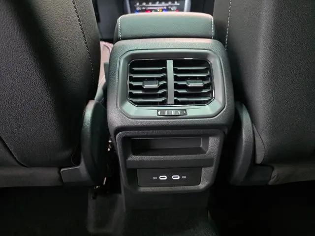 2026 Volkswagen Taos SE Black
