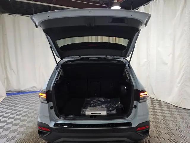 2026 Volkswagen Taos SE Black