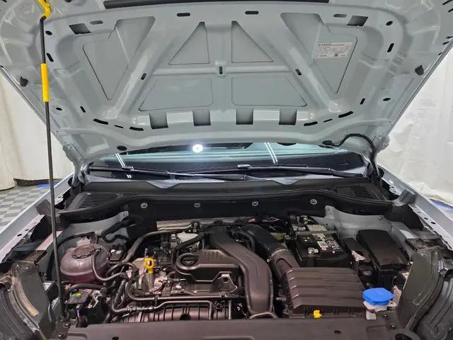 2026 Volkswagen Taos SE Black