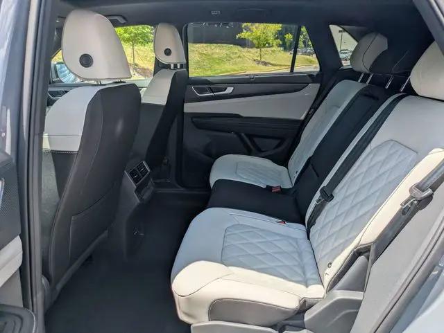 2026 Volkswagen Atlas Cross Sport SEL Premium R-Line