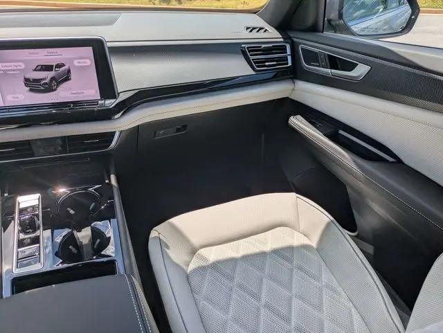 2026 Volkswagen Atlas Cross Sport SEL Premium R-Line