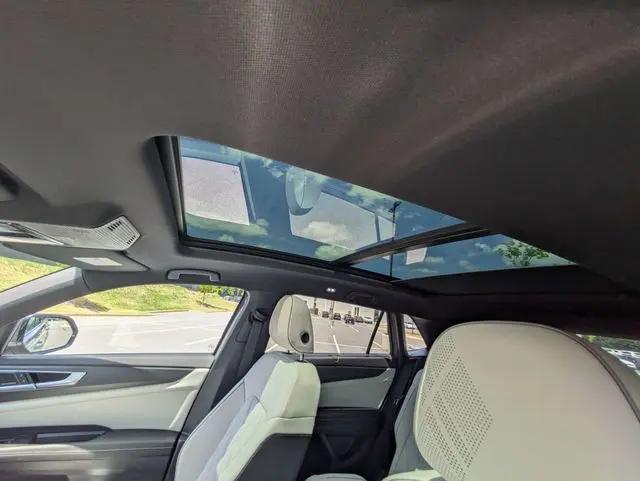 2026 Volkswagen Atlas Cross Sport SEL Premium R-Line