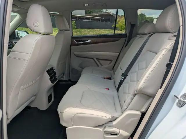 2026 Volkswagen Atlas SE with Technology