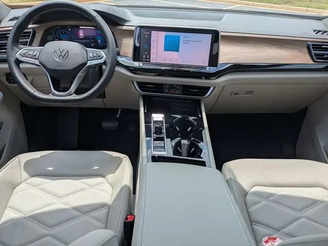 2026 Volkswagen Atlas SE with Technology