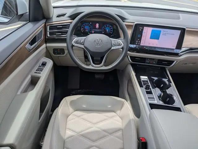 2026 Volkswagen Atlas SE with Technology