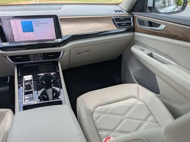 2026 Volkswagen Atlas SE with Technology